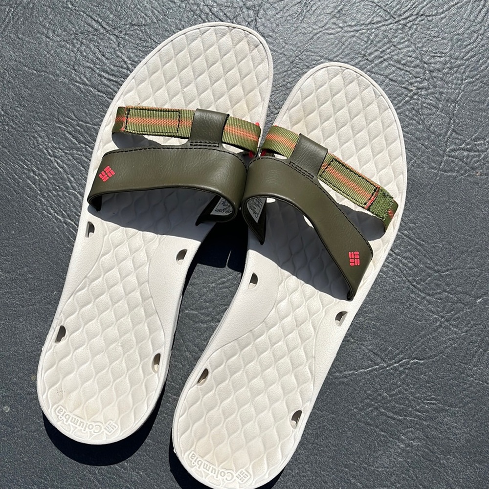 3/$20 Columbia women slides
